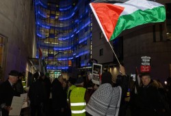 بي بي سي تتراجع عن بث وثائقي حول أطباء غزة.. وغضب بمواقع التواصل