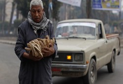 %80 من أصحاب المعاشات تحت خط الفقر.. دموع الكبار في ظل الانقلاب