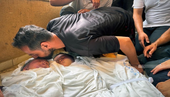 عشرات الشهداء والجرحى بمجزرتي الشاطئ وجباليا وأطفال يفقدون أطرافهم