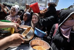 الأونروا: لدينا غذاء يكفي غزة ثلاثة أشهر لكن الاحتلال يمنع دخوله