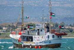 انطلاق السفينة "حنظلة" من سواحل إيطاليا لفك الحصار عن غزة