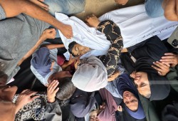 أطفال غزة يموتون قبل وصول الطعام مع استمرار القصف