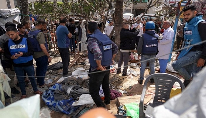 100 مصور ومراسل حربي يطالبون بدخول فوري لغزة.. وحماس ترحب