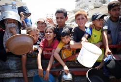 تحذير أممي من كارثة تجويع غزة ودعوات دولية لتدفق المساعدات