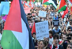 مظاهرة في مهرجان فينيسيا تطالب بإنهاء حرب الإبادة على غزة