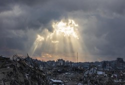 نعيم يردً على خطة أمريكية لإخلاء القطاع: غزة ليست للبيع