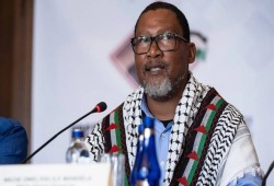 انضمام حفيد نيلسون مانديلا إلى أسطول الصمود المتجه لغزة
