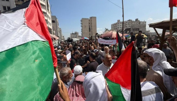 مسيرة أكفان في غزة رفضًا لخطط التهجير القسري