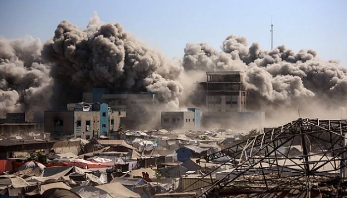 قصف صهيوني مكثف على غزة وتحركات برية لجيش الاحتلال