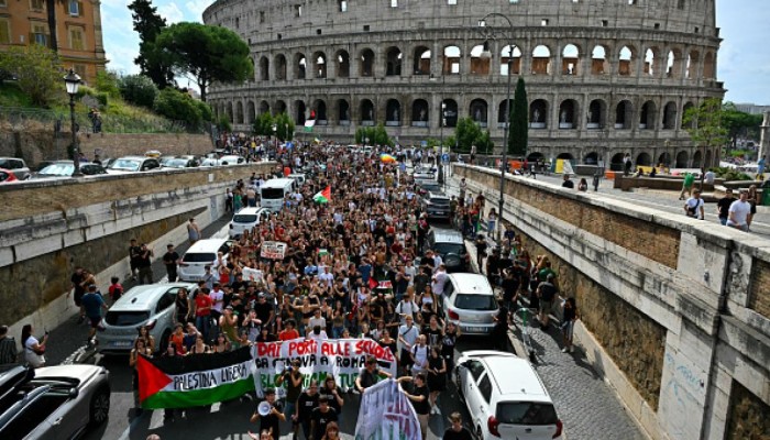 مظاهرات حاشدة في إيطاليا رفضاً للإبادة الجماعية في غزة