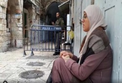 الاحتلال يجدد إبعاد المرابطة خديجة خويص عن الأقصى