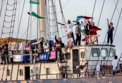 أسطول الصمود يقترب من اليونان و6 أيام للوصول إلى غزة