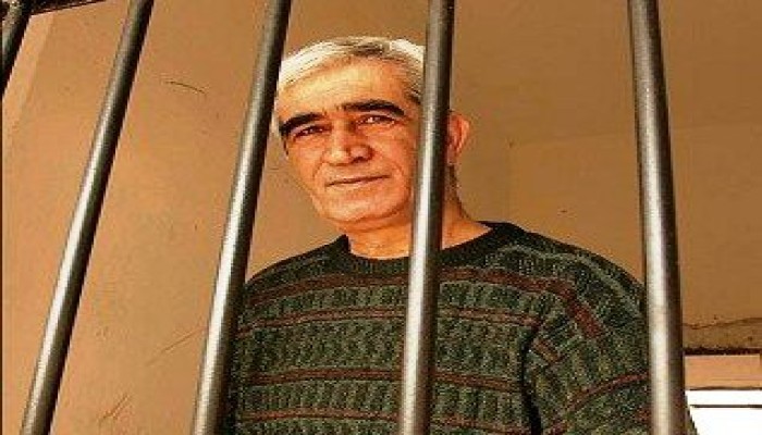 القائد الأسير أحمد سعدات يتعرض للتعذيبٌ والإهمالٌ الطبي بسجون الاحتلال