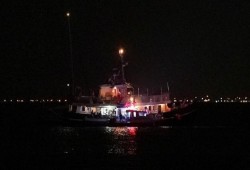 سفينة صهيونية تقترب من أسطول الصمود وتشوش لقطع  الاتصالات