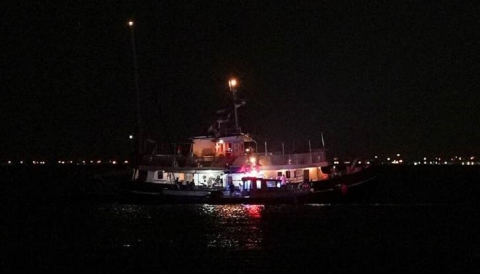 سفينة صهيونية تقترب من أسطول الصمود وتشوش لقطع  الاتصالات