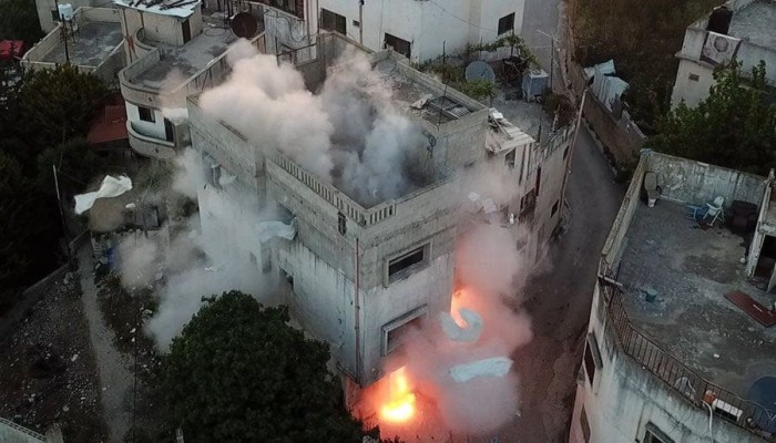 قوات الاحتلال تفجر منزل الأسير أحمد الهيموني في الخليل