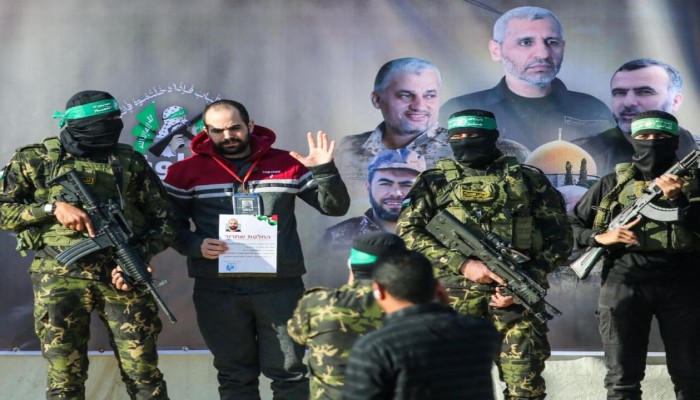 حماس تربط الإفراج عن أسرى الاحتلال بانسحابه الكامل من غزة