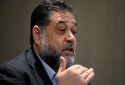 حمدان: لا يوجد فلسطيني يقبل بتسليم سلاح المقاومة