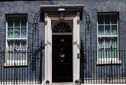 بريطانيا تُزيل هيئة تحرير الشام من قائمة الإرهاب