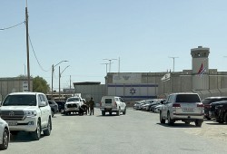 الإهمال الطبي والبرد ينهشان أجساد الأسرى في سجون الاحتلال