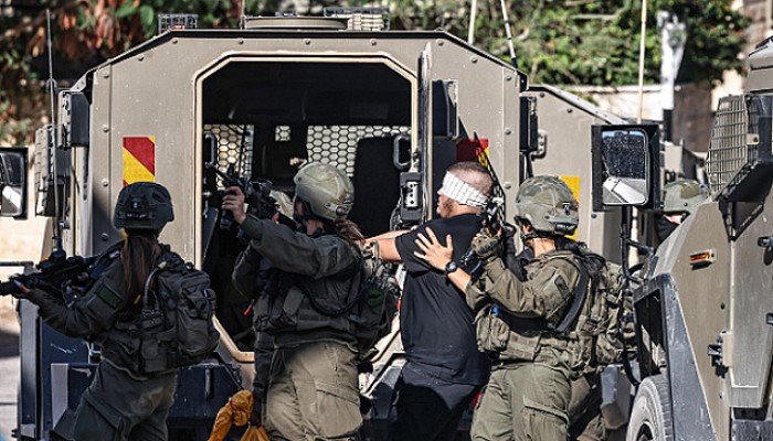 الاحتلال يدهم مناطق بالضفة ويعتقل أسرى محررين