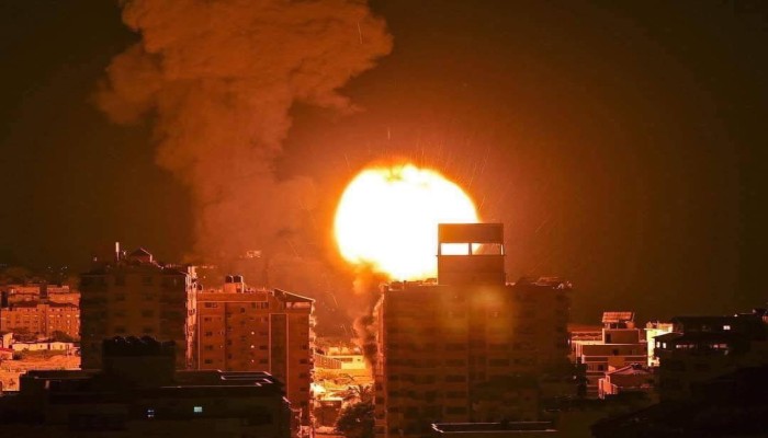 الاحتلال يواصل انتهاك وقف إطلاق النار ويقصف منازل شرقي غزة