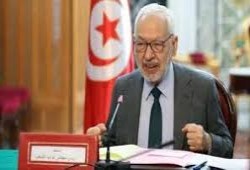 انقلاب تونس.. الشيخ الغنوشي يدخل في إضراب عن الطعام