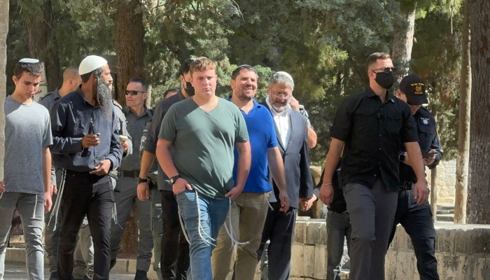 833 مستوطناً يقتحمون باحات الأقصى بحراسة شرطة الاحتلال