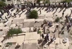 صهاينة يحطمون قبوراً في باب الرحمة وتغريم مقدسيين بالعيسوية