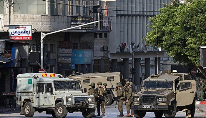 الاحتلال يشن حملة اعتقالات واقتحامات بالقدس والخليل