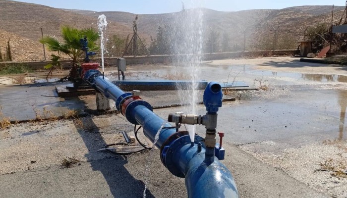 مستوطنون صهاينة يقطعون خطوط المياه عن بلدات فلسطينية