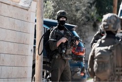 الاحتلال يعيد اقتحام طوباس بعد يوم من انسحابه.. حوّل منازل لثكنات