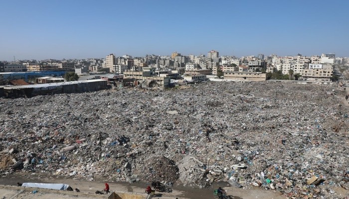 كارثة صحية وبيئية في غزة بعد نفاد وقود آليات جمع النفايات