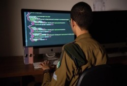 الاحتلال يتجسس على قوات أمريكية تراقب اتفاق غزة