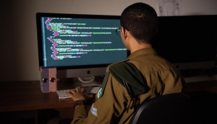 الاحتلال يتجسس على قوات أمريكية تراقب اتفاق غزة