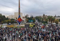 دمشق تتحول إلى سوق احتفالي بعيد التحرير