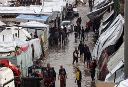 حماس تطالب بإغاثة دولية عاجلة لإيواء النازحين