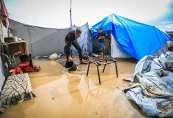 53 ألف خيمة تضررت بالمنخفض الجوي  في غزة