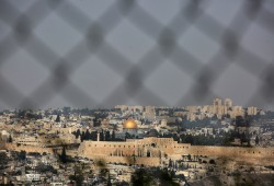 حرب الأرنونا.. أداة صهيونية لتفريغ القدس من أهلها