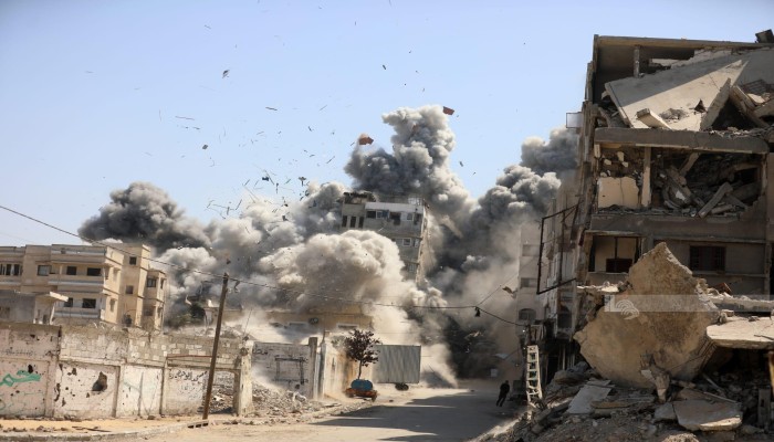 الاحتلال يواصل خروقات اتفاق غزة.. قصف مدفعي وغارات