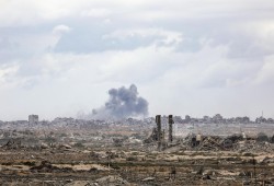 الاحتلال يواصل خروقات اتفاق غزة.. غارات وقصف مدفعي