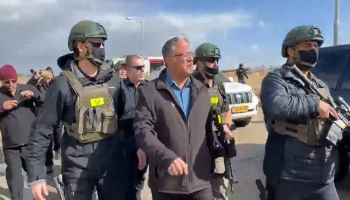 مواجهات في النقب.. رشق بن غفير بالحجارة واعتقال 10 شباب