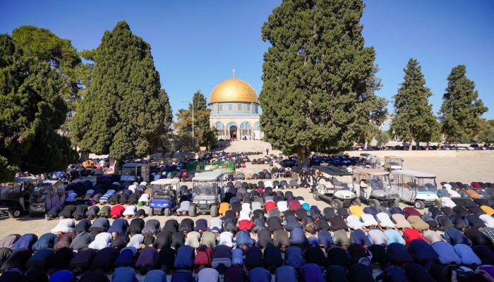 الآلاف يؤدون صلاة الجمعة في المسجد الأقصى