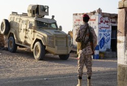 اليمن.. قوات الشرعية تعتقل متورطين بتهريب أسلحة