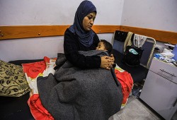 نقص المستهلكات المخبرية يهدد بتوقف الرعاية بمستشفيات غزة