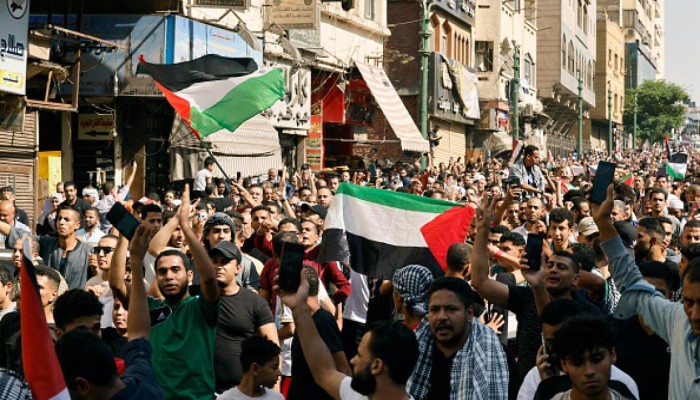 رسالة تروي مأساة معتقلي التضامن مع غزة بسجون الانقلاب