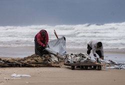 المنخفض الجوي يضرب خيام النازحين في غزة