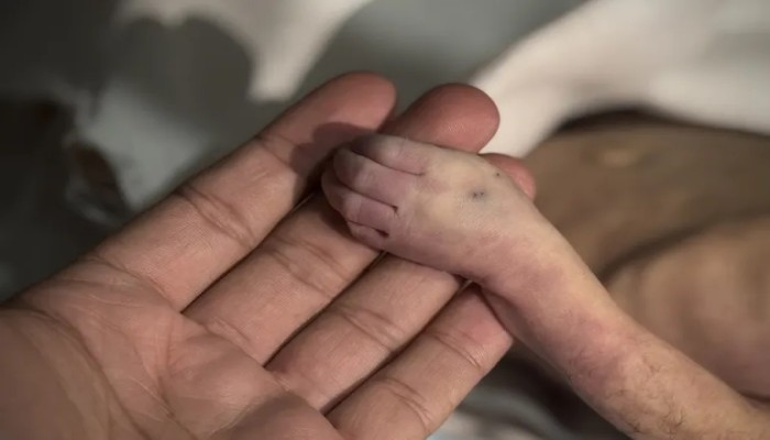 استشهاد الرضيع محمد أبو هربيد بسبب البرد القارس في غزة