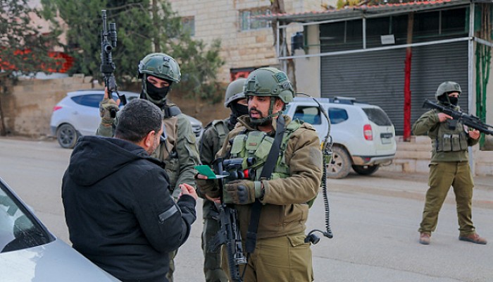 اقتحامات واشتباكات وسرقات بالضفة المحتلة