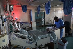 المرضى في غزة.. غياب التشخيص والفحوصات المخبرية